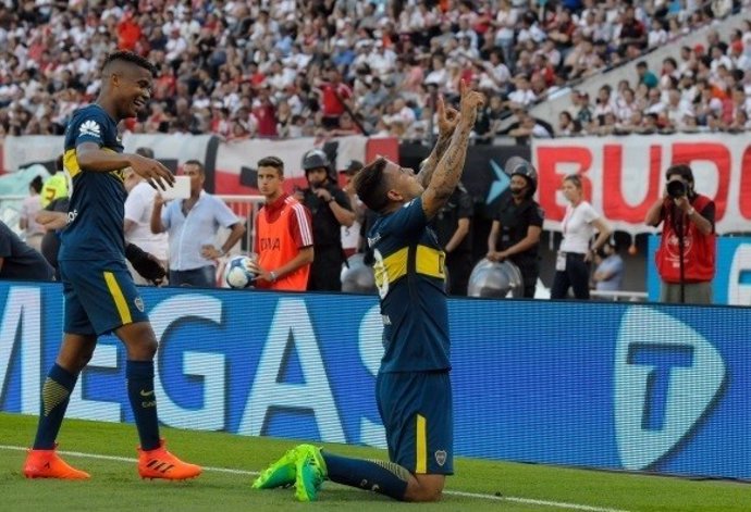 Edwin Cardona celebra el 0-1 de Boca ante River