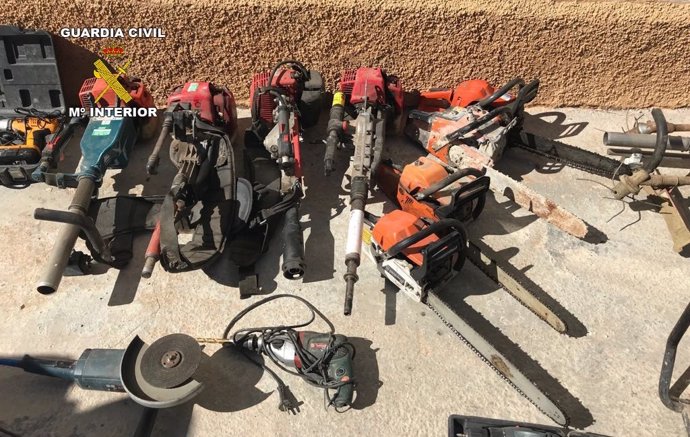 Maquinaria recuperada por la Guardia Civil