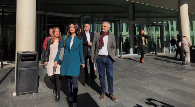 Inés Arrimadas y diputados de Cs en la Ciutat de la Justícia de Barcelona