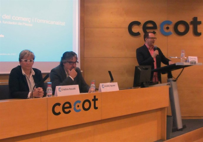 Cristina Escudé (Cecot Comerç) con el concejal de Terrassa Amadeu Aguado