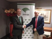 Unicaja Banco ofrece financiación y "condiciones favorables" a los 8.000 médicos colegiados