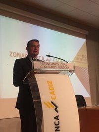 Sanz dice que Fomento valorará el expediente de la Comisión de Competencia por el acuerdo de la estiba