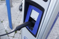 La venta de coches híbridos en Andalucía sube un 78,37% hasta octubre y se matriculan 334 eléctricos, un 86,96% más