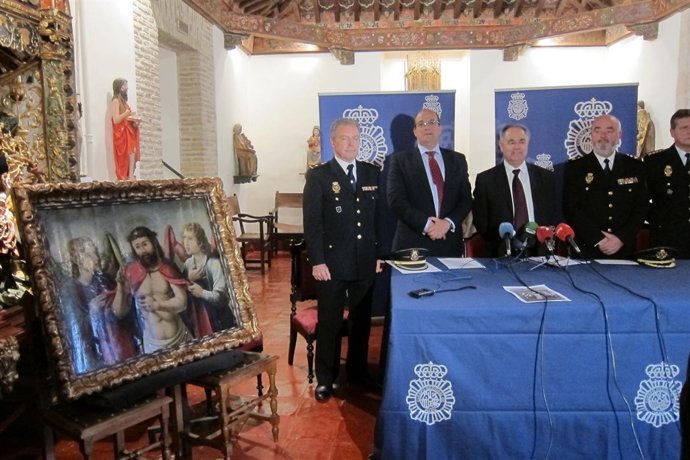 Acto de entrega del cuadro a la Diócesis palentina.               