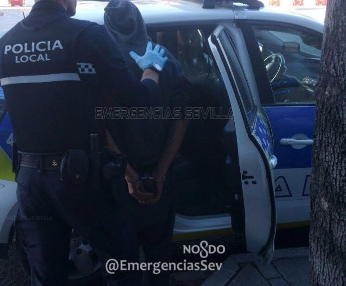 Detenido por robar a una mujer en Sevilla