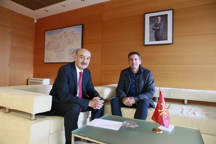 Mazón y presidente Cofradía de Pescadores de Laredo 