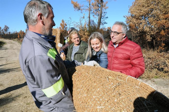 Emplearán paja en los montes de O Xurés para que las cenizas no lleguen a ríos.