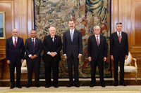 Los Reyes regalan al presidente israelí una réplica de las llaves del Palacio del Pardo 