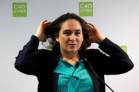 Colau defiende pactar un referéndum y liberar a los encarcelados y pide al PSC sumarse