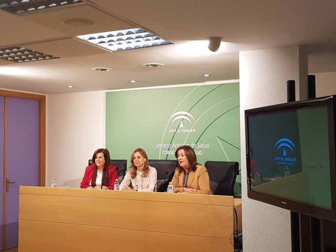 María José Sánchez Rubio, Marina Álvarez y Ángela García, en rueda de prensa