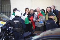 Unidos Podemos recibe al presidente de Israel con banderas palestinas y al grito de "vergüenza"