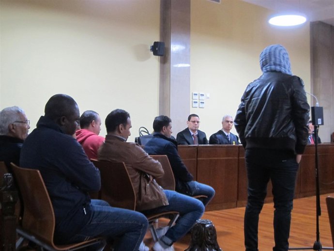 Los acusados durante el juicio                    