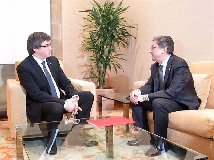 El presidente Carles Puigdemont y el delegado del Gobierno Enric Millo