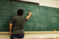 El Congreso, sin el PP, pide al Gobierno que elimine la tasa de reposición de profesores para poder convocar más plazas