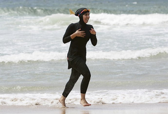 Mujer con burkini
