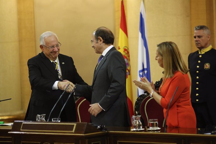Pío García-Escudero y Ana Pastor reciben al presidente del Estado de Israel