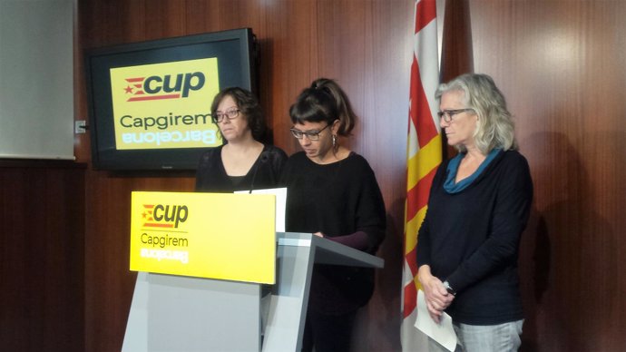 Las concejales de la CUP Maria José Lecha, Maria Rovira y Eulàlia Reguant