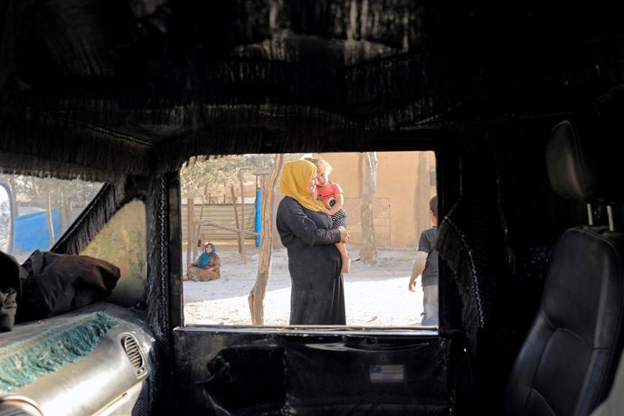 Mujer desplazada de Deir Ezzor en el campamento de Ain Issa