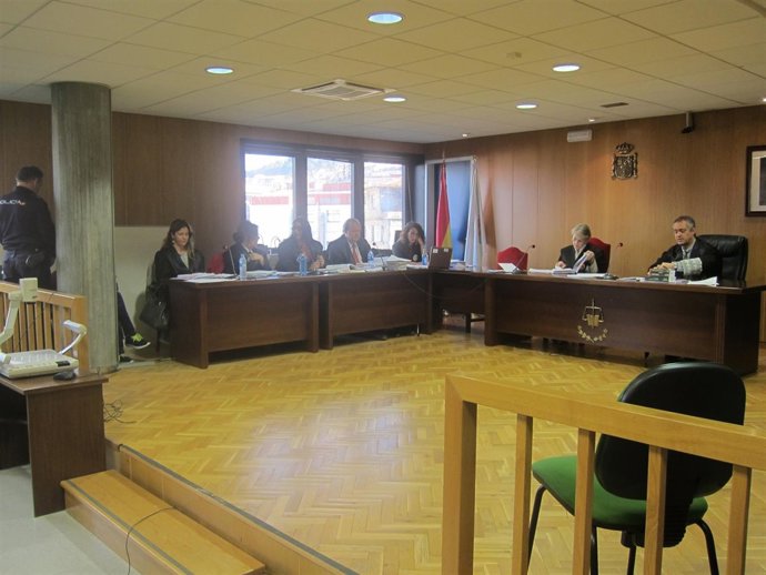  Juicio en Vigo por tirar a una mujer por la ventana.