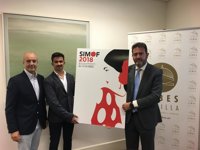 El gaditano Mario Muñoz, ganador del II Certamen de Arte Simof 2018 con el diseño 'Deja que te mire'