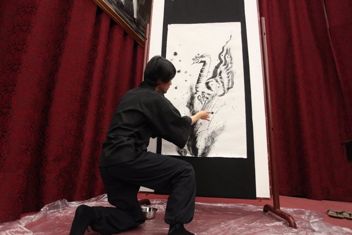 El artista Mitsuru Nagata en acción