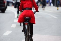 Mujer en bici