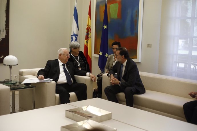 Rajoy recibe en el Complejo de La Moncloa al presidente de Israel