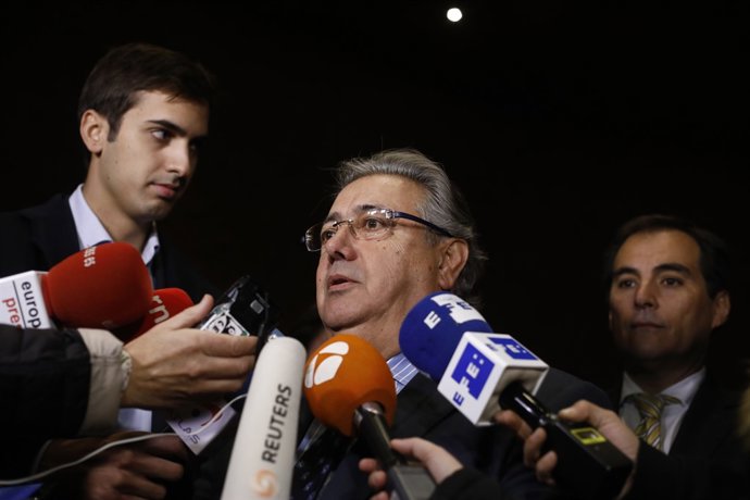 Zoido presideix l'acte de condecoració a membres de la Secretaria d'Estat