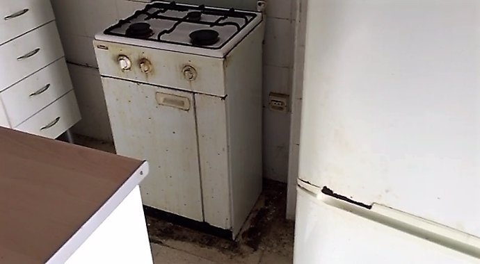 Cocina en mal estado entrega como vienda protegida en Cádiz