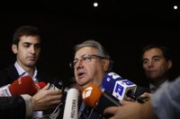 Zoido no concreta cuánto subirá el sueldo a policías y guardias civiles tras cifrarlo el PSOE en 24 "miserables" euros