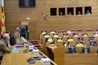 Los niños del Foro Infantil de Unicef reclaman en las Corts que la Ley de Infancia proteja a los pequeños más excluidos