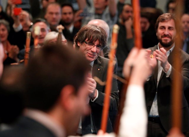 Puigdemont en un acto en Bruselas con alcaldes independentistas