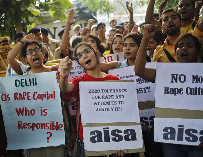 Dozens of indians held a protest against children rapes in the capital