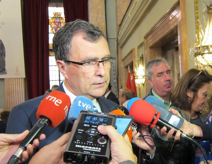 Ballesta antes reunión Consejo Social                           