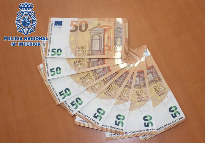 La Policía Nacional Detiene A Un Hombre Por Pagar Con Billetes Falsos De 50 Euro