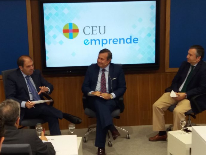 El presidente de ATA, Lorenzo Amor, en los 'Encuentros CEU Emprende'