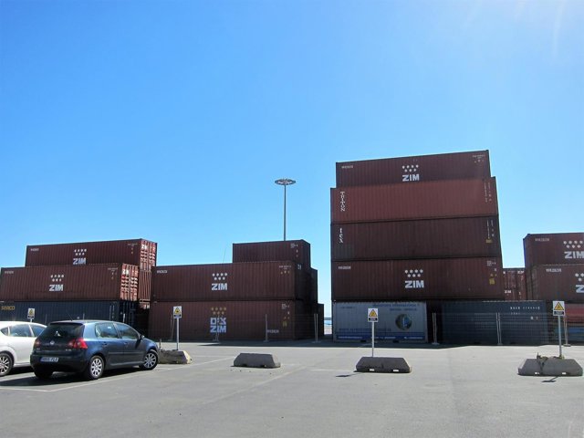 Contenedores en el Puerto de Almería
