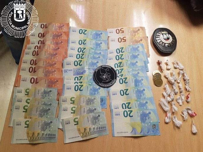 Dos detenios en Arganzuela por posesión de drogas