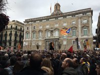 Unas 8.000 personas se concentran en plaza Sant Jaume y proximidades por el 'Paro de país'
