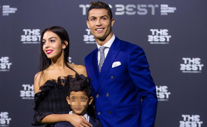 Cristiano ronaldo con gerogina y cristiano jr