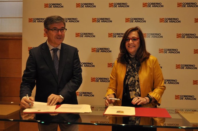 Firma de convenio entre Gobierno de Aragón y FAMCP