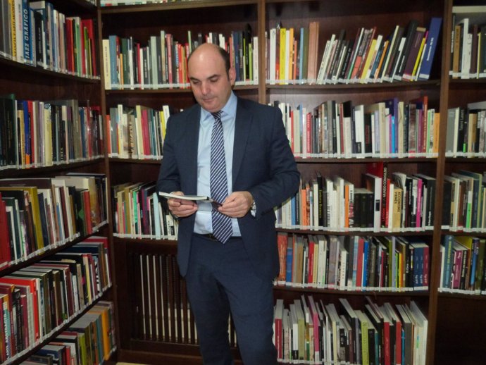 El diputado delegado de Bibliotecas de la DPT, Juan Carlos Gracia Suso