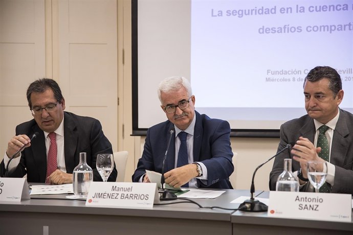 Antonio Sanz, a la derecha durante el seminario
