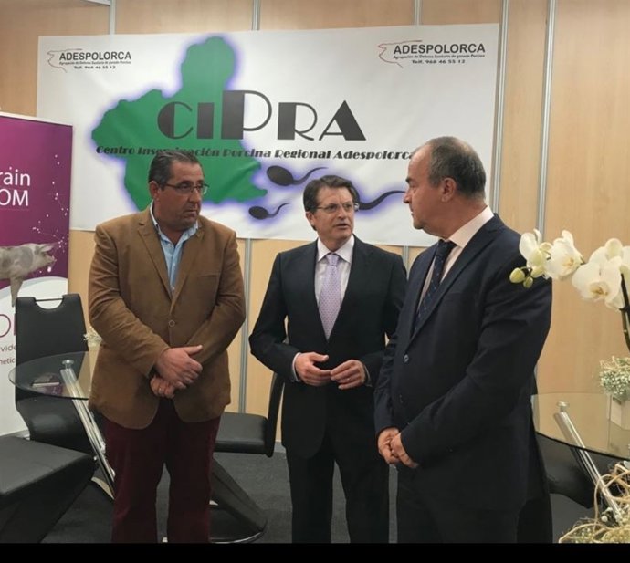 Foto/ Presentación Imagen Del Primer Centro Regional De Inseminación Artificial 