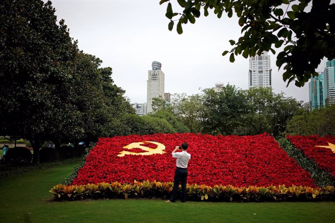 Bandera del Partido Comunista en Pekín