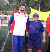 Foto: Maduro y Maradona juegan juntos al fútbol en Caracas