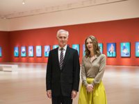 El Guggenheim acoge hasta el 25 de febrero la exposición "David Hockney: 82 retratos y un bodegón"