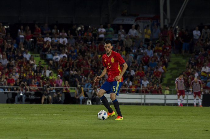 Busquets en el partido de España - Georgia