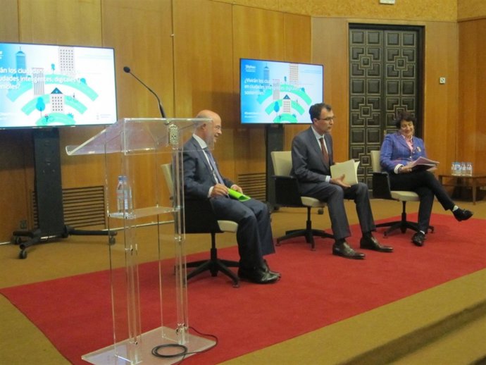 El alcalde José Ballesta inaugura la jornada  'Smart Cities' de Telefónica 