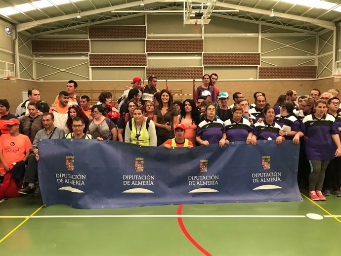 En total, se han juntado 250 usuarios de deporte adaptado de Almería y Murcia.
